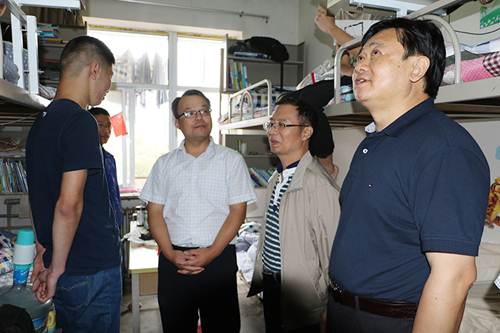 说明: http://www.yau.edu.cn/__local/A/DF/E8/E118D299E183B7C8874028B9C44_0E585E04_64F9C.jpg