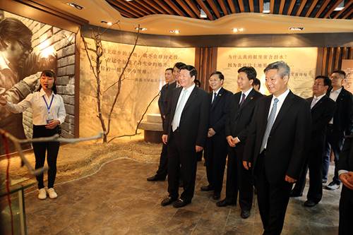 说明: http://www.yau.edu.cn/__local/2/5F/85/AF501BDDBC073A3D3D832644292_11400BEB_7223D.jpg